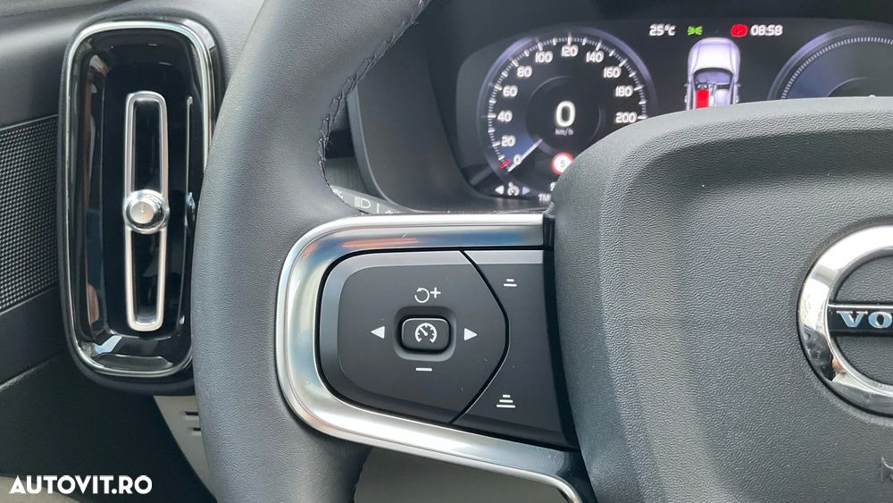 VOLVO XC40 2022 — imagine 33
