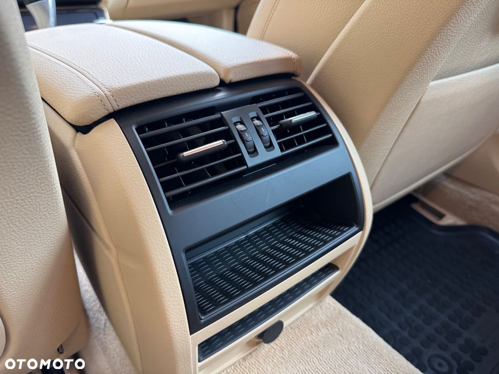 BMW Seria 5 520d xDrive Luxury Line - 31