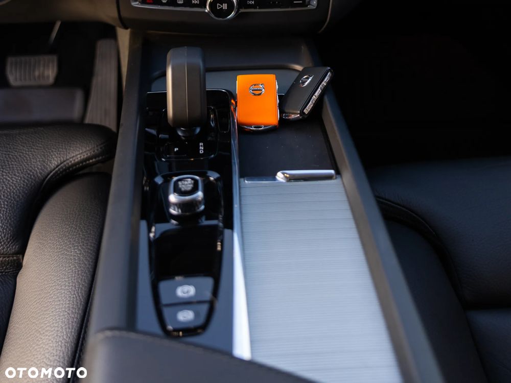 Volvo XC 60 B4 B Plus Dark - 12