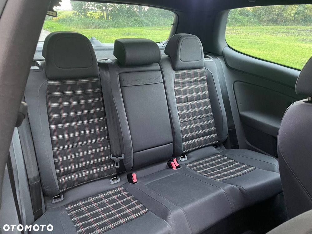 Volkswagen Golf - 14