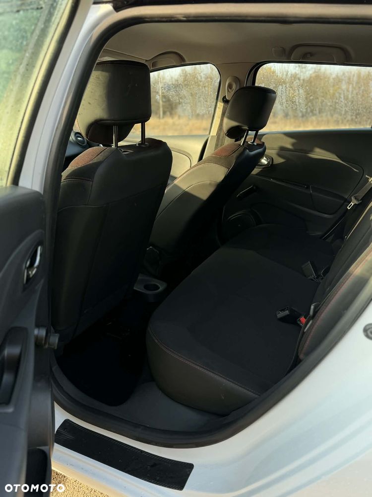 Renault Clio 1.2 16V 75 Life - 10