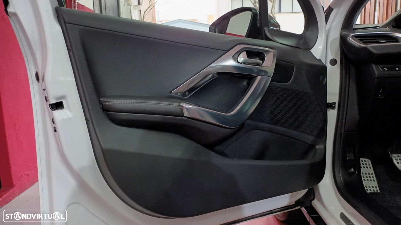 Peugeot 2008 1.2 PureTech Allure - 26