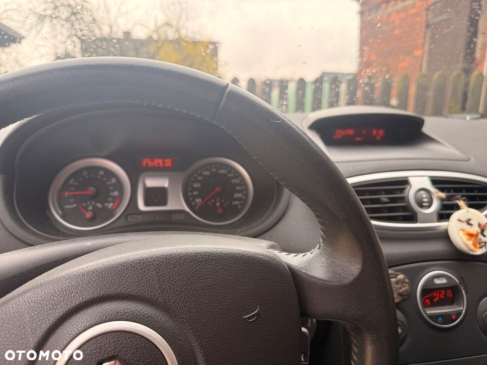 Renault Clio 1.2 16V 75 Expression - 20
