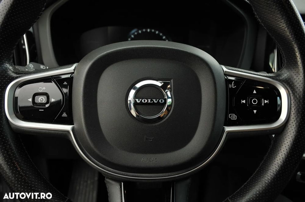 Volvo XC 60 D4 AWD Geartronic Momentum - 22