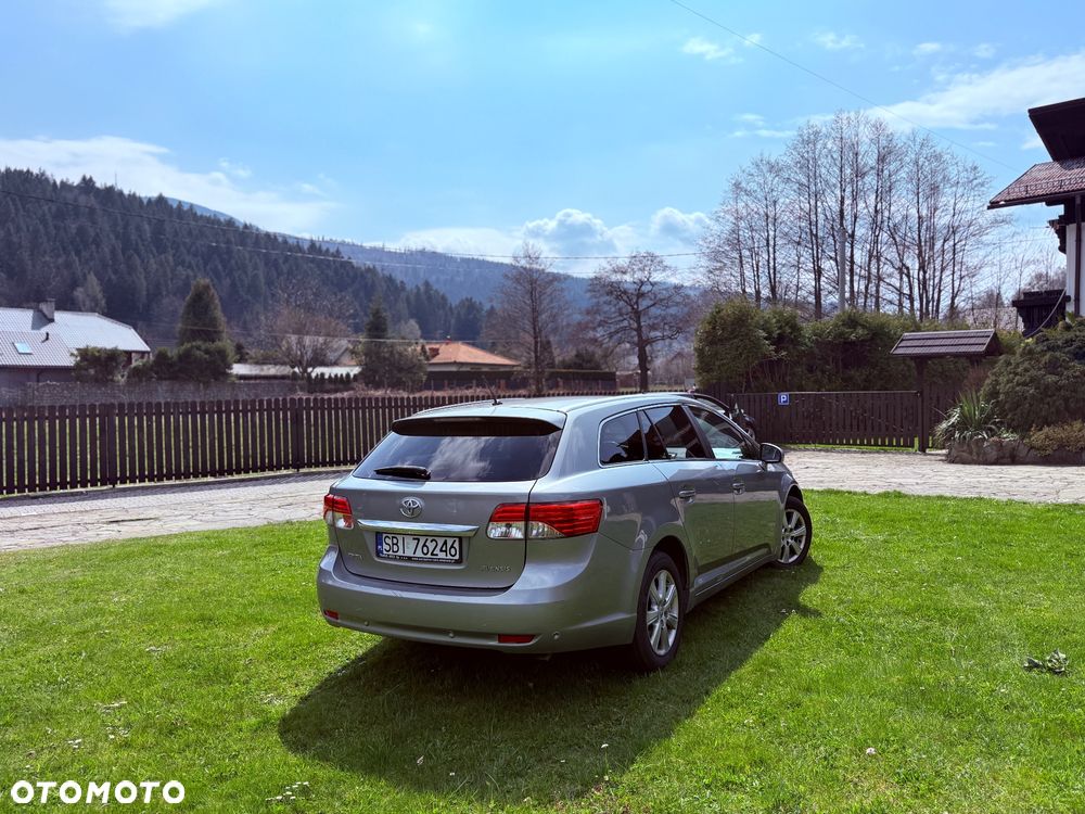 Toyota Avensis 2.0 D-4D Executive - 5