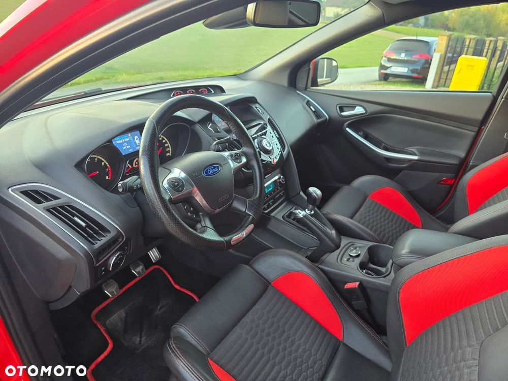 Ford Focus 2.0 EcoBoost ST - 16