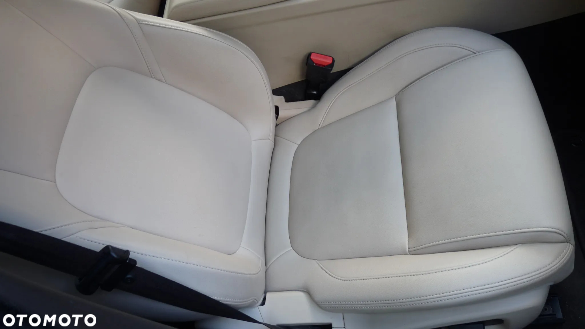 Jaguar XF 35t AWD Portfolio - 13