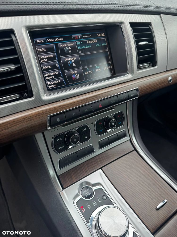 Jaguar XF 2.0 T Luxury - 23
