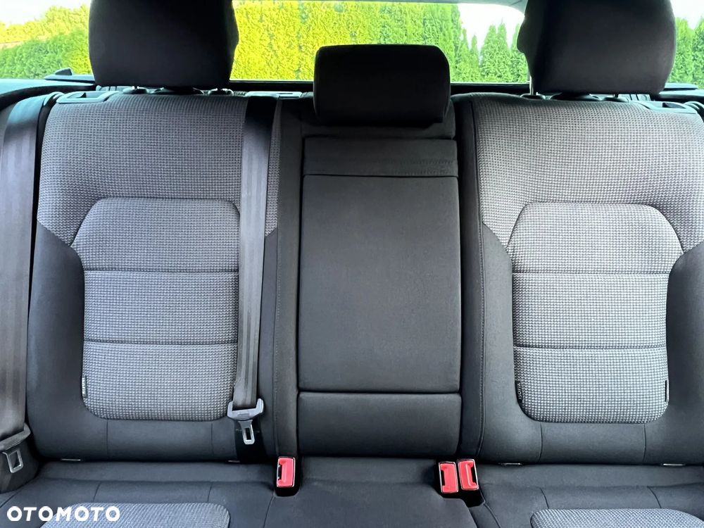Volkswagen Passat 2.0 TDI BlueMotion Technology Comfortline - 17