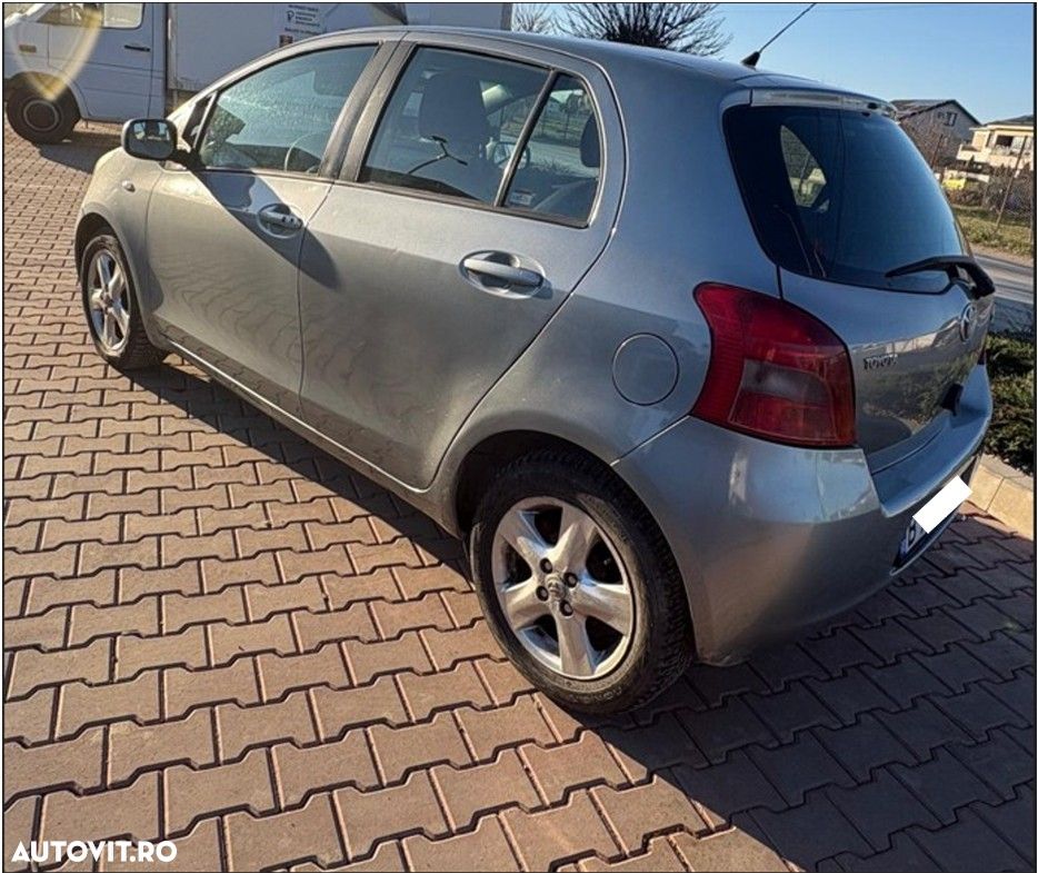 Toyota Yaris 1.3 Sol - 2