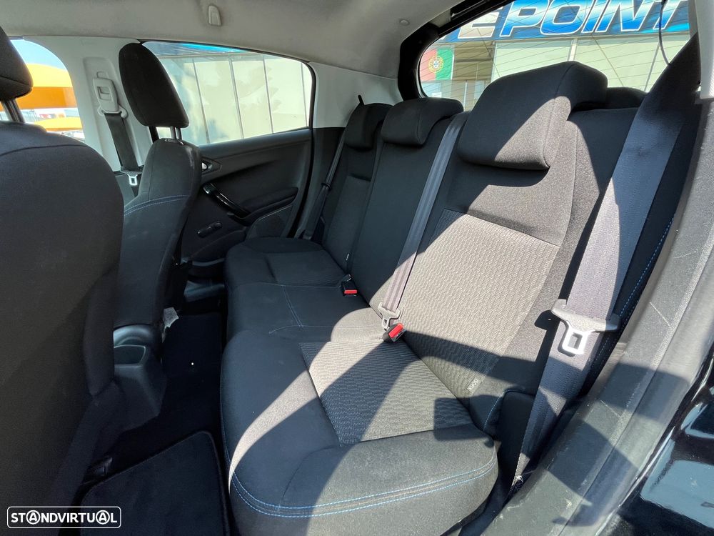 Peugeot 208 1.2 PureTech Signature - 40