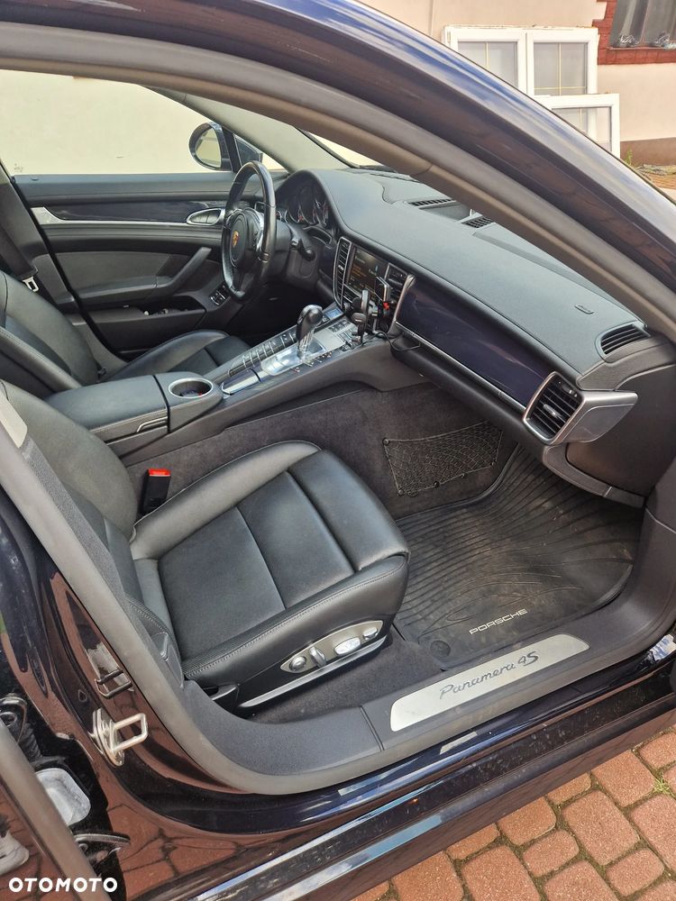 Porsche Panamera 4S - 11