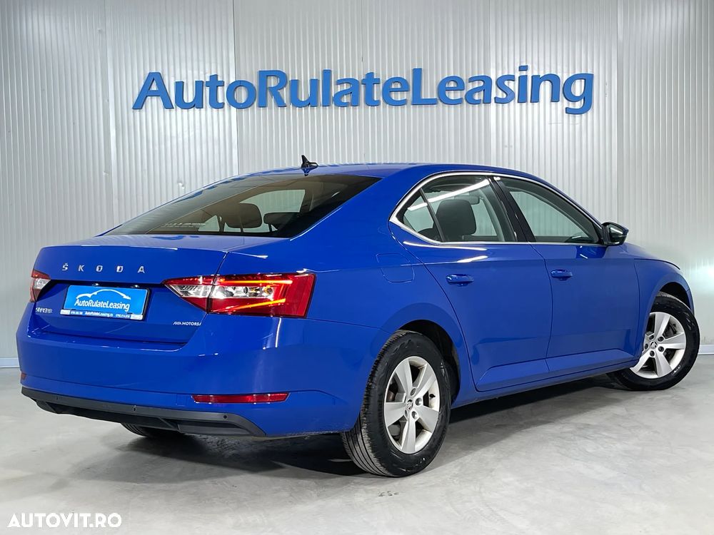 Skoda Superb 2.0 TDI DSG Ambition - 4