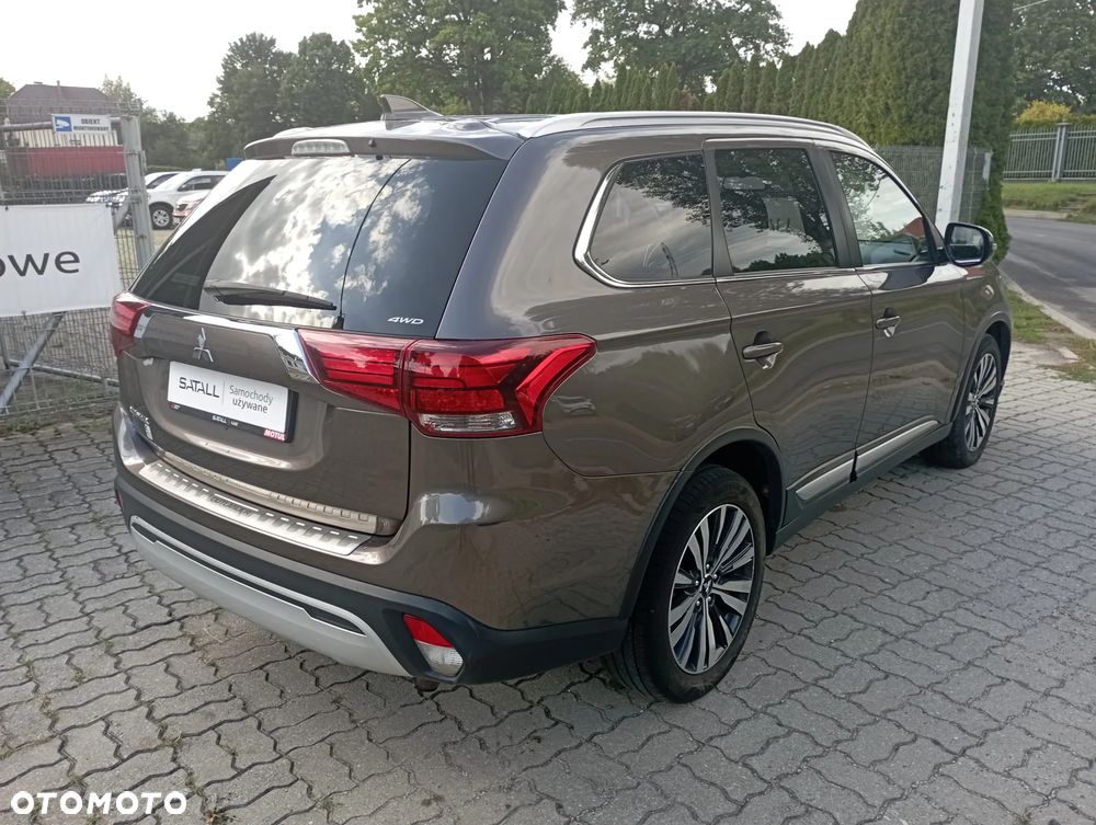 Mitsubishi Outlander 2.0 Intense + SDA 4WD CVT - 23