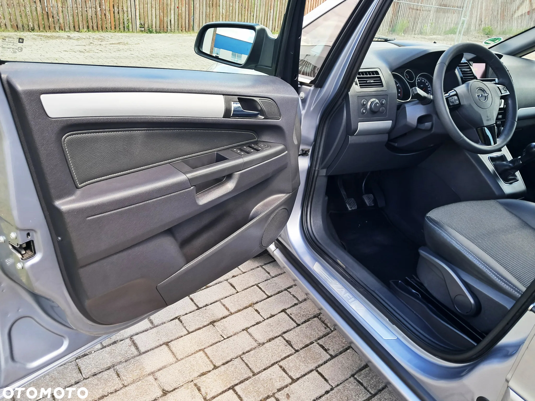 Opel Zafira 1.8 Cosmo - 17