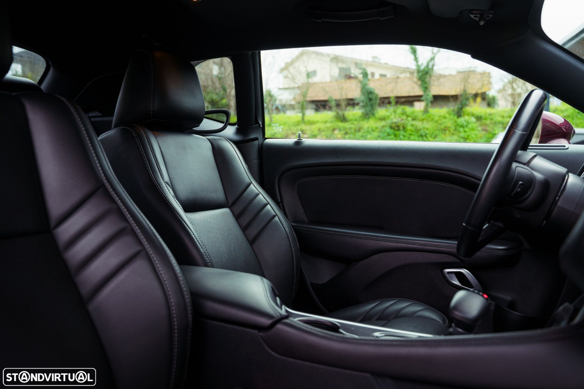 Dodge Challenger Auto SXT Plus - 28