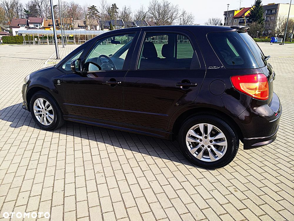 Suzuki SX4 1.6 Comfort Plus - 10