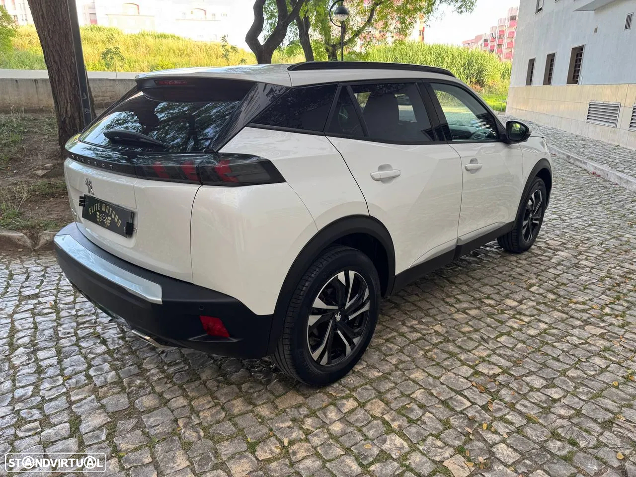 Peugeot 2008 1.2 PureTech Allure - 3