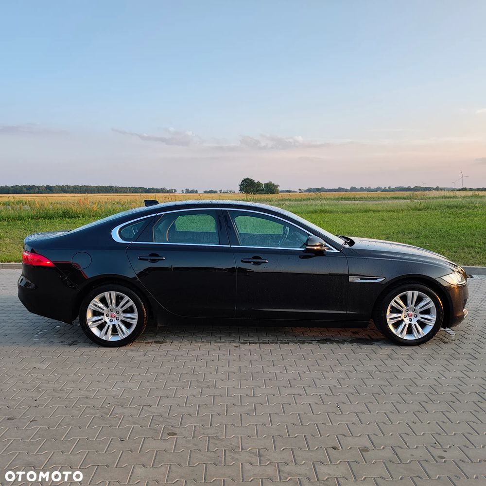 Jaguar XF 2.0 i4D Prestige - 3