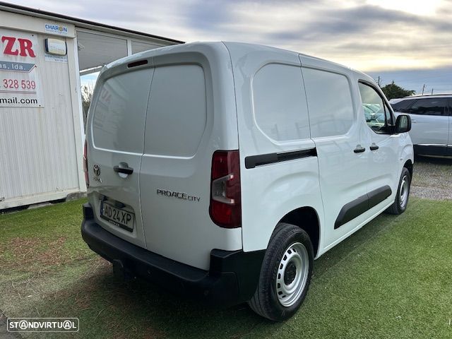 Toyota PROACE CITY 3 LUG. - 3
