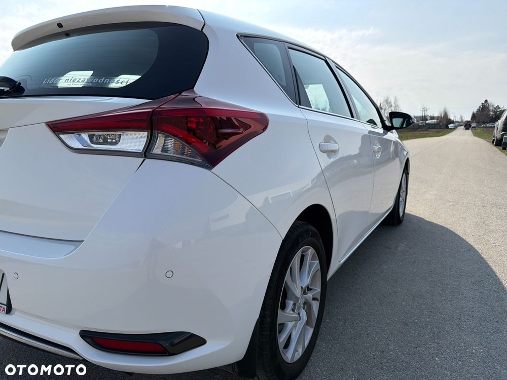 Toyota Auris 1.6 Premium - 6