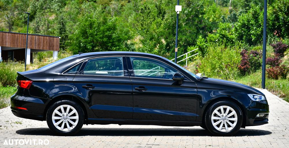 Audi A3 1.6 TDI Sportback (clean diesel) S tronic Attraction - 5