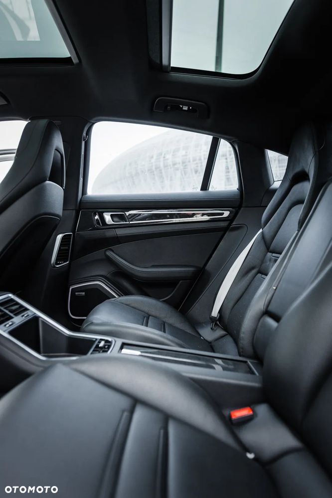 Porsche Panamera 4S - 31