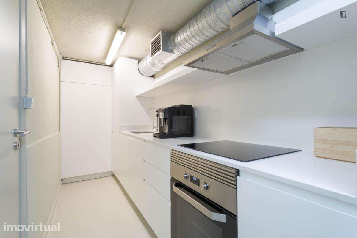 Quarto - localizado em Santos Lisbon - Grande imagem: 2/23