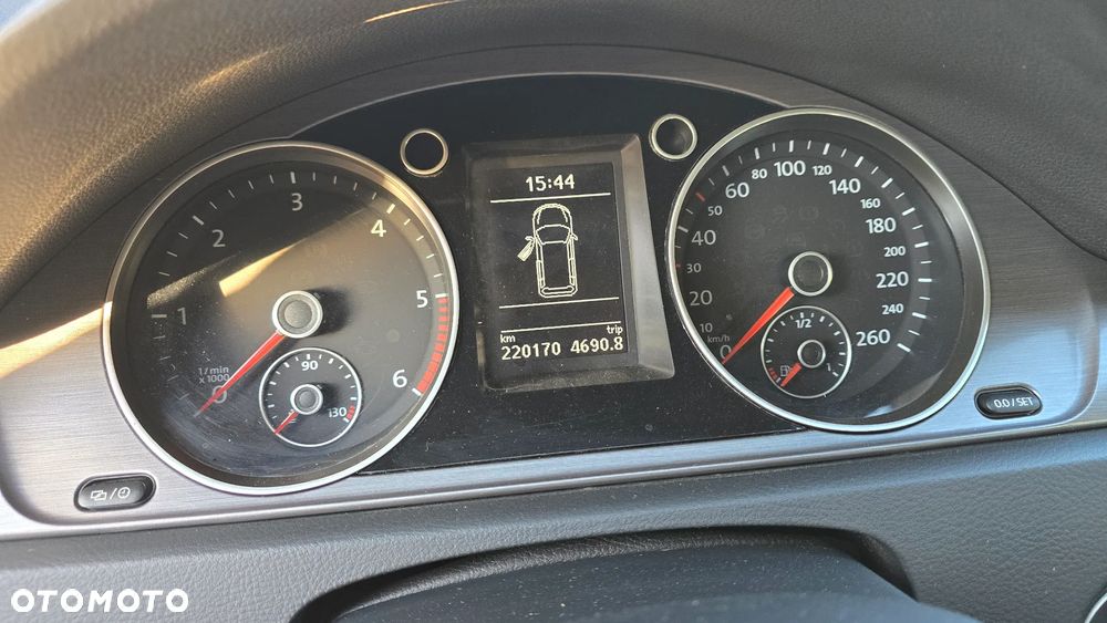 Volkswagen Passat Variant 2.0 TDI DSG BlueMotion Technology Business Edition - 16