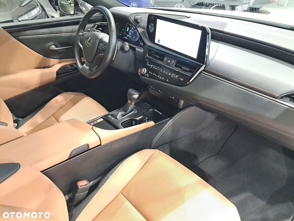 Lexus ES 300h Business Edition - 9