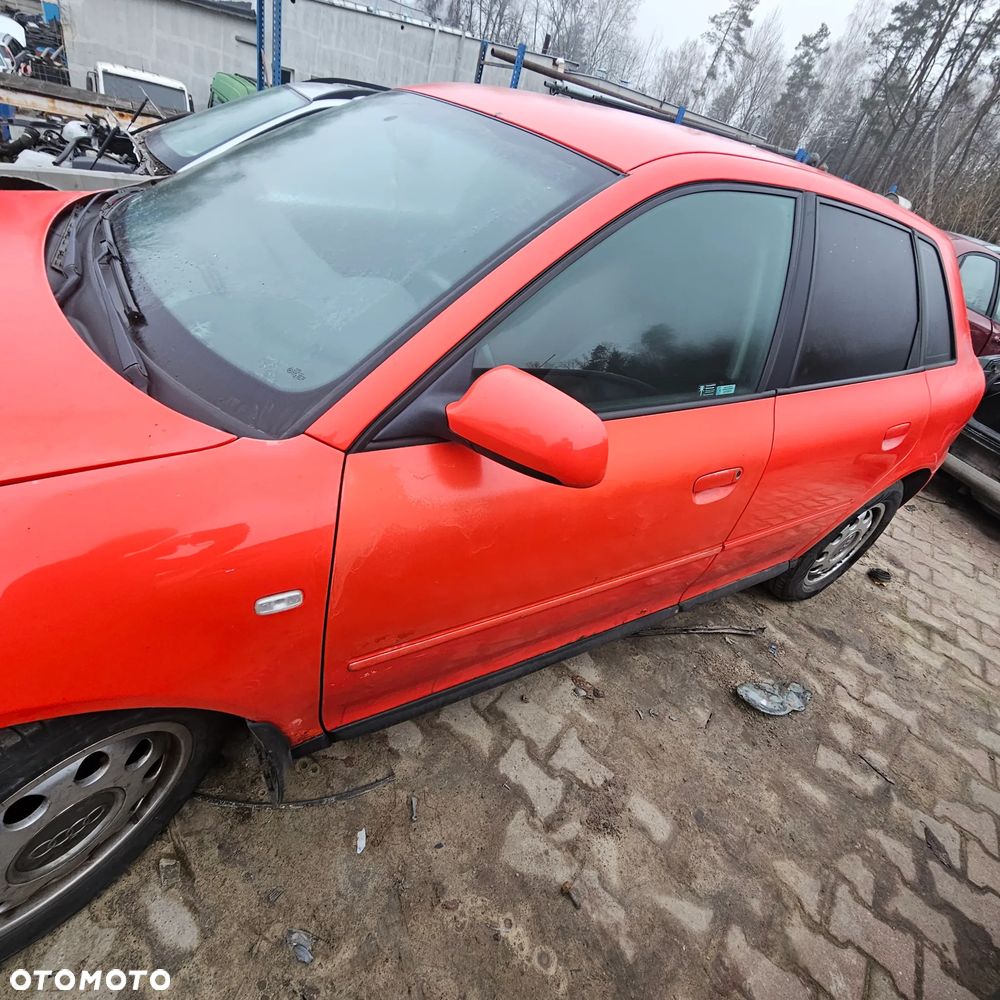 Audi A3 1,6 8 V  Benzyna 75 kW (kod lak . LY3F) pojazd na części: maska, zderzak, drzwi, szyby, lusterka, chłodnica.... - 4
