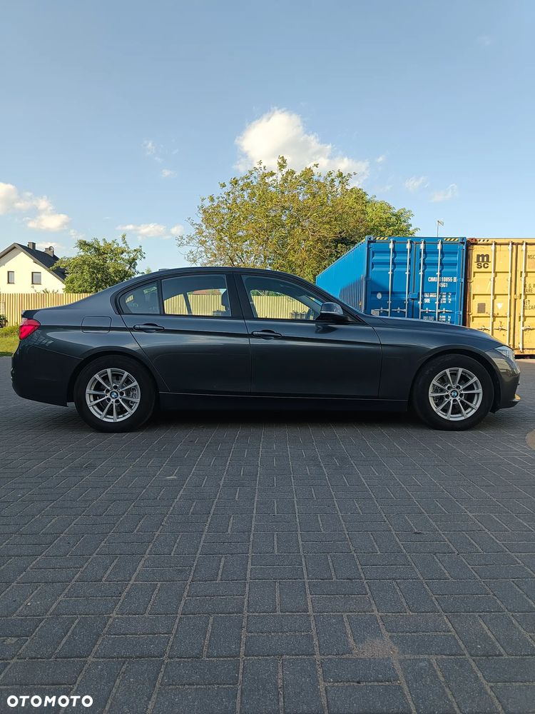 BMW Seria 3 318d - 16