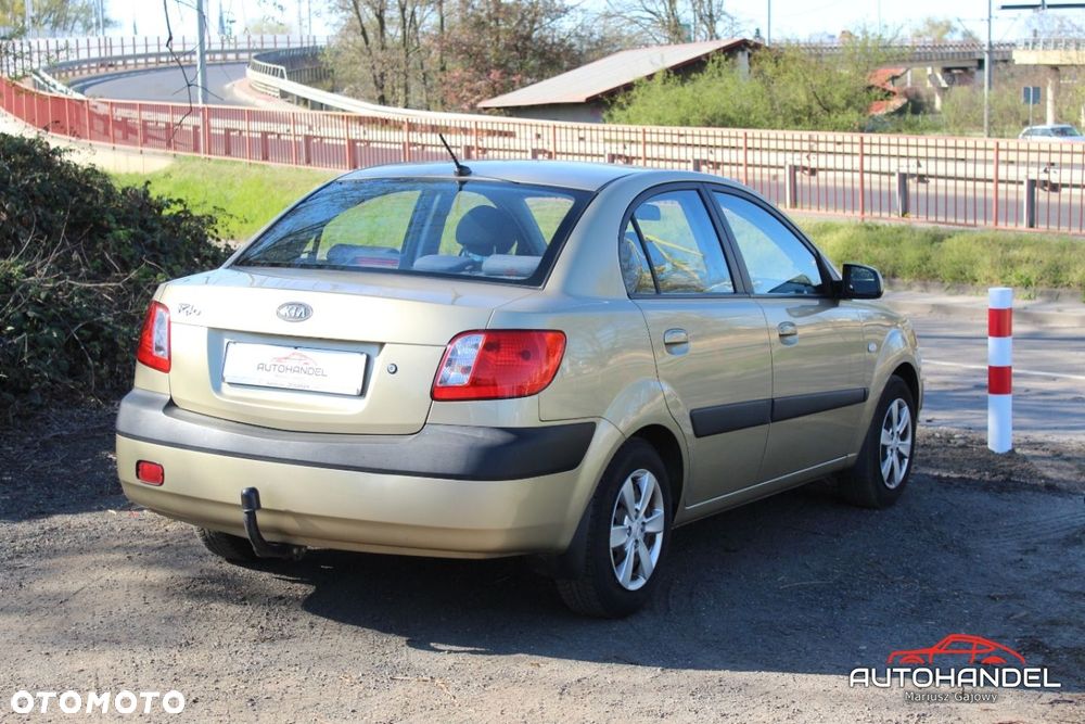 Kia Rio - 4