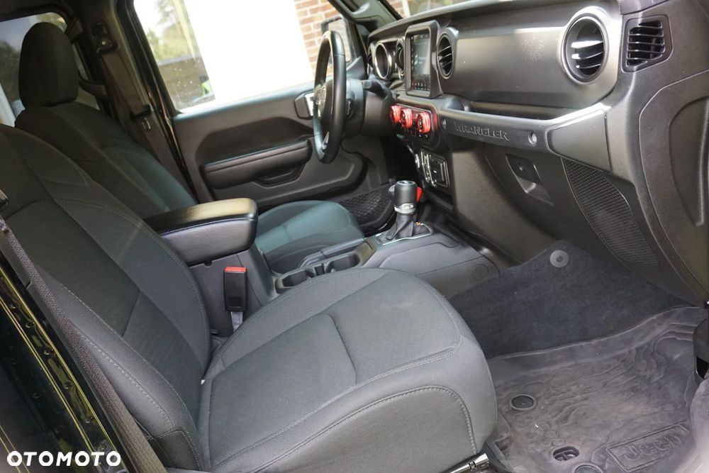 Jeep Wrangler - 15