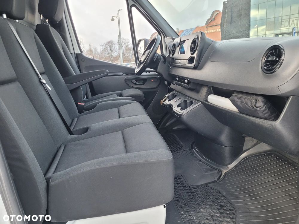 Mercedes-Benz Sprinter - 16