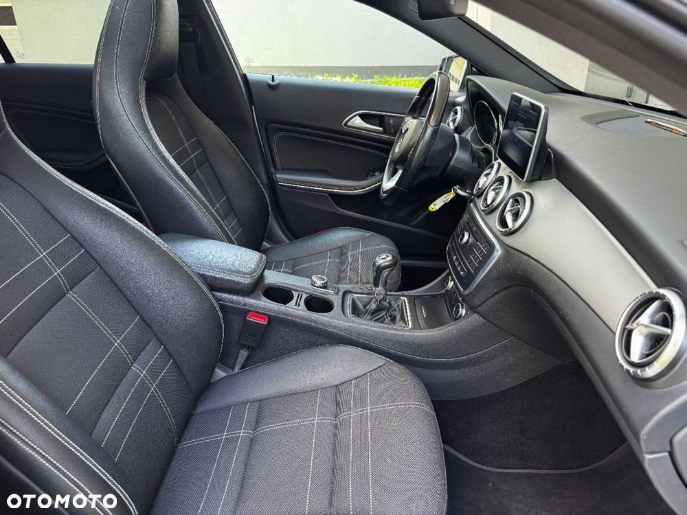Mercedes-Benz CLA 180 Urban - 20