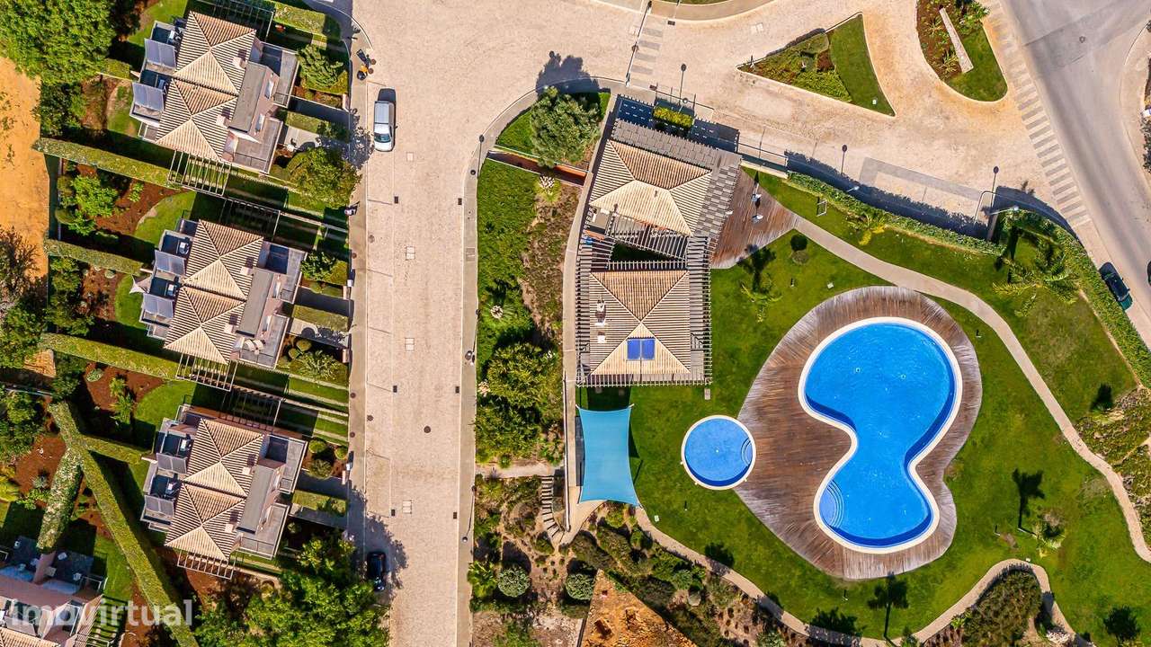 Moradia Geminada T2+1 em Condomínio de Luxo no Algarve - Grande imagem: 2/34