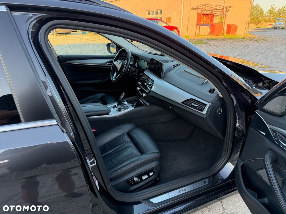 BMW Seria 5 530d xDrive Sport Line - 12
