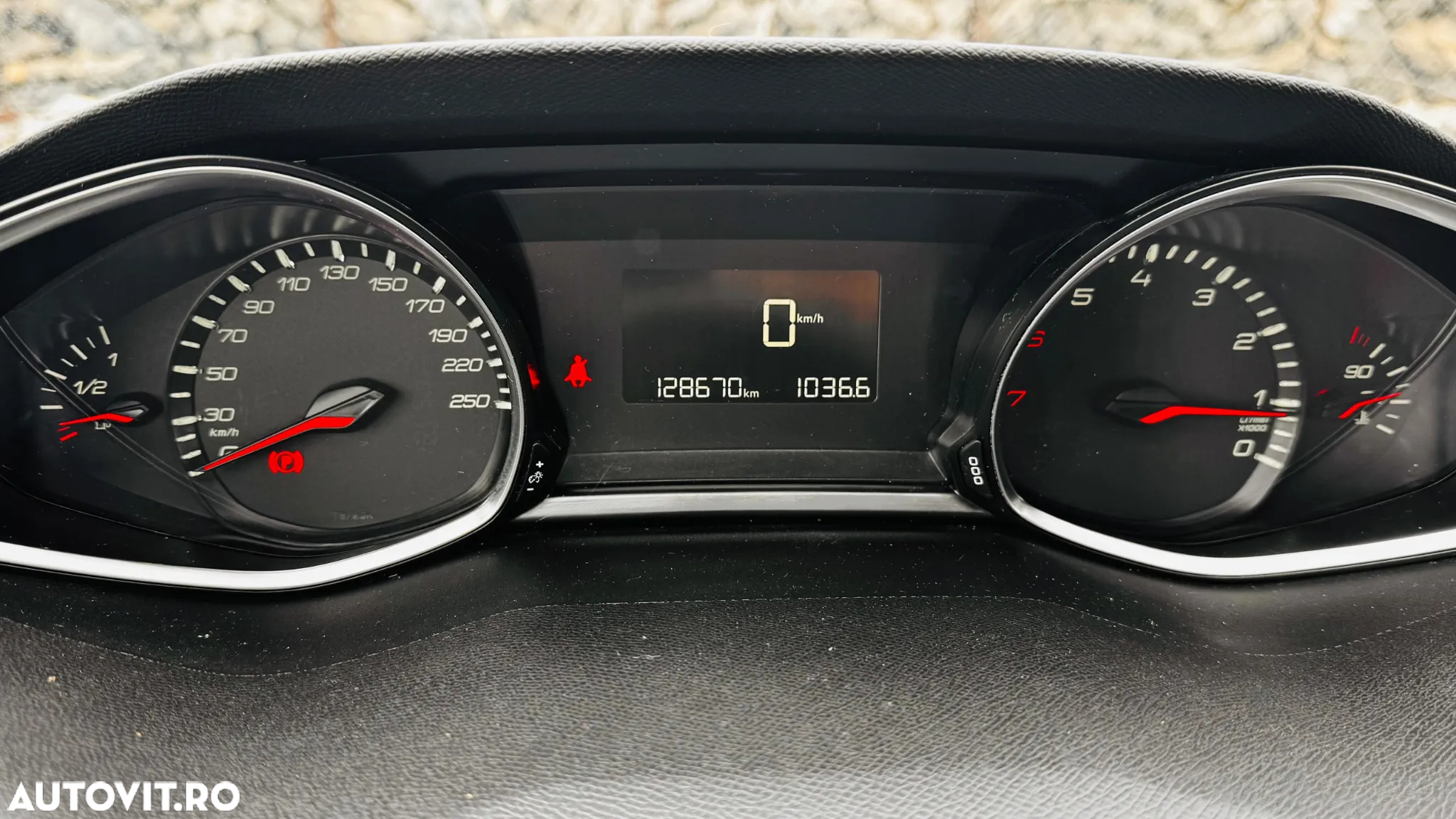 Peugeot 308 1.2 L PureTech Turbo S&S Allure Pack - 19