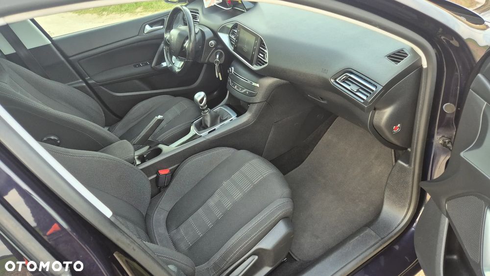 Peugeot 308 1.6 BlueHDi Allure S&S - 30