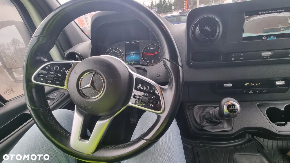 Mercedes-Benz Sprinter - 10