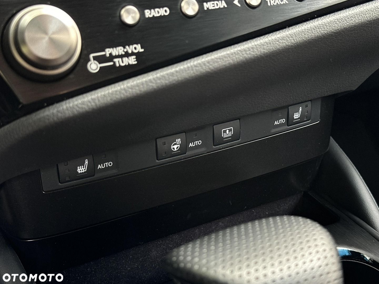 Lexus ES - 22