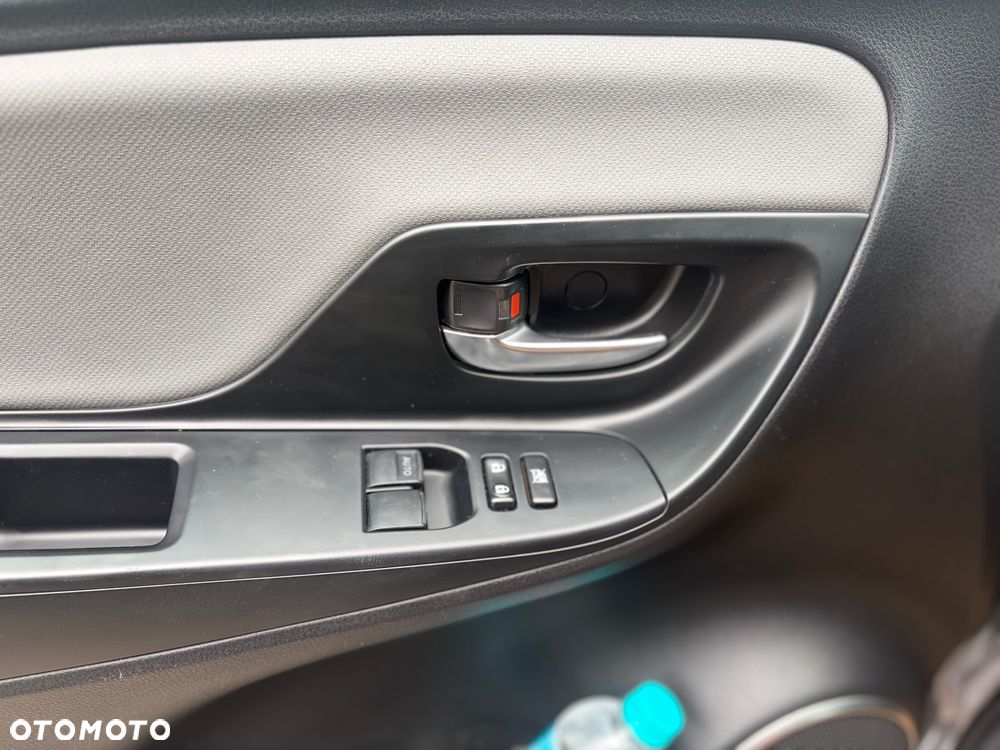 Toyota Yaris Hybrid 100 Active EU6 - 15