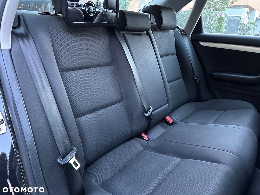 Audi A4 Limousine - 4