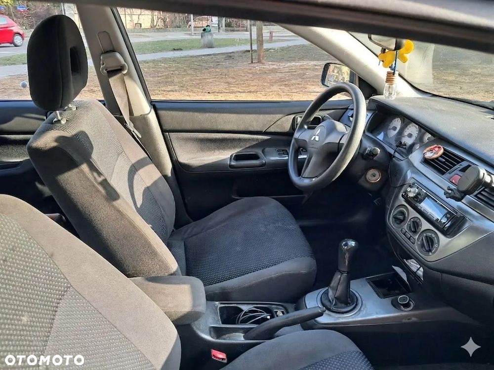 Mitsubishi Lancer 1.6 Invite - 5
