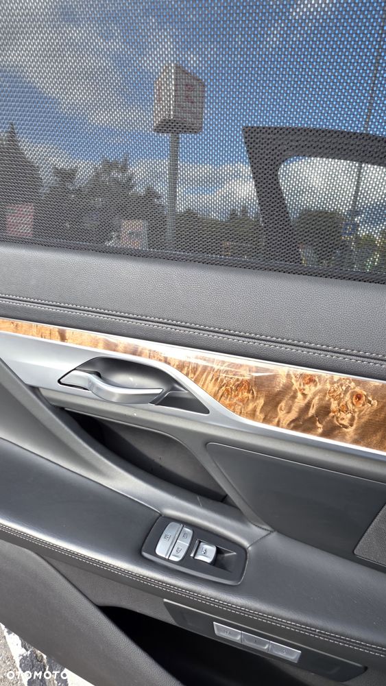BMW Seria 7 - 17