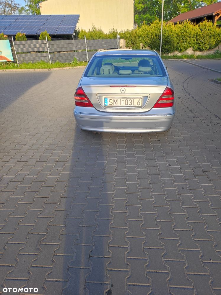 Mercedes-Benz C-Class 2001 photo 2