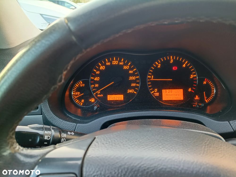 Toyota Avensis 2.0 D-4D - 19