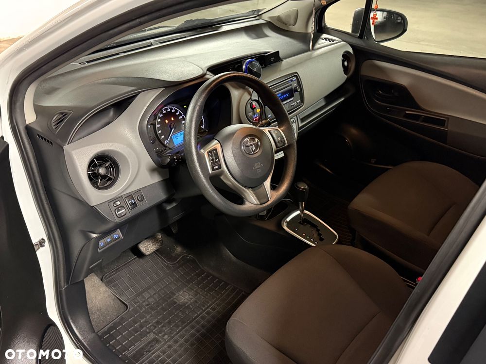 Toyota Yaris Hybrid 100 Dynamic - 9
