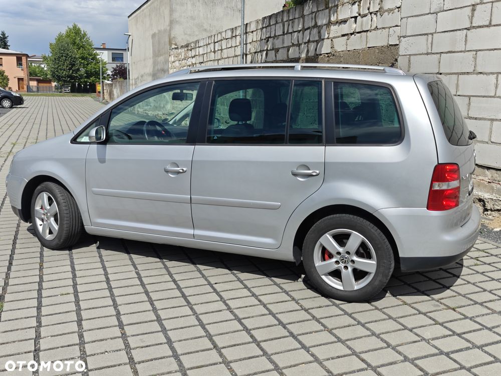 Volkswagen Touran - 11